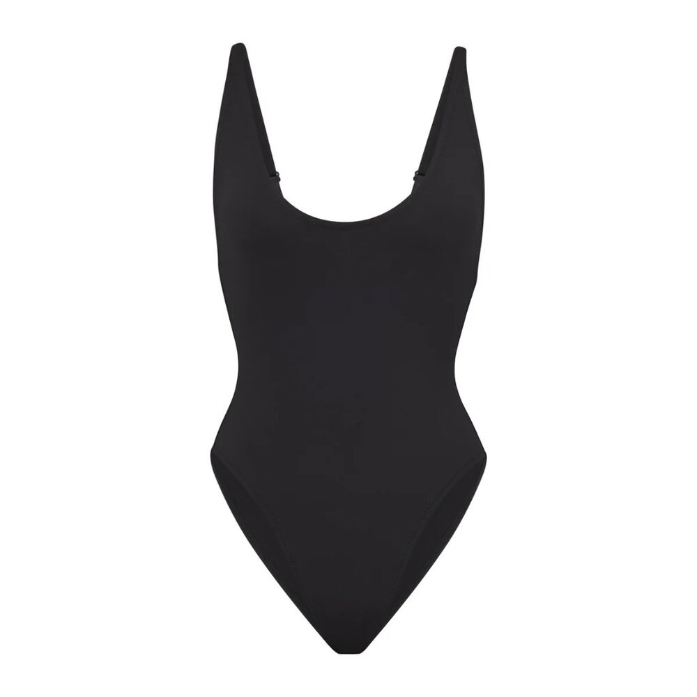 BNWT SIGNATURE SWIM SCOOP NECK ONE PIECE - ONYX - MEDIUM